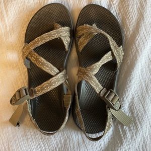 final offer !  W10 Brown Chacos